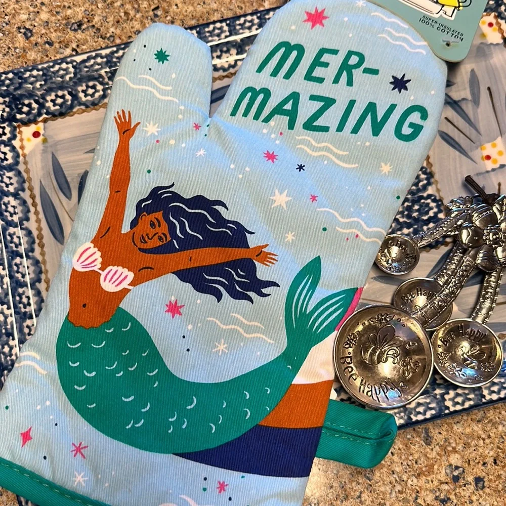 NIP Blue Q Fantasy Fan Pack Mer-Mazing Oven Mitt & Special Unicorn Socks - Picture 5 of 13